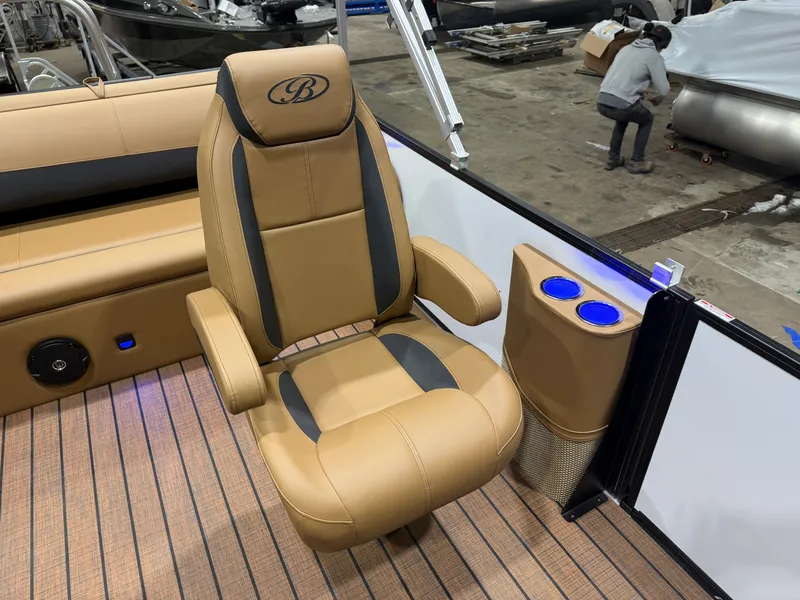 Slide: The Image of Bentley Pontoons Legacy 220 Swingback & Honda 4-Stroke EFI 2026 - 9
