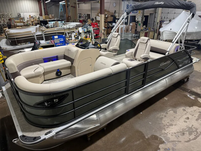 The Image of Bentley Pontoons Legacy 220 Swingback & Honda 4-Stroke EFI 2026 - 1