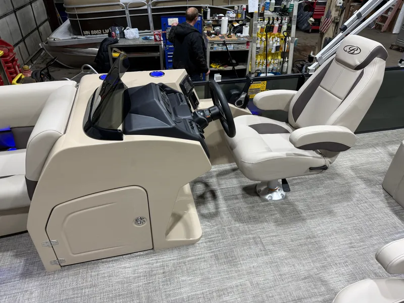 Slide: The Image of Bentley Pontoons Legacy 220 Swingback & Honda 4-Stroke EFI 2026 - 10