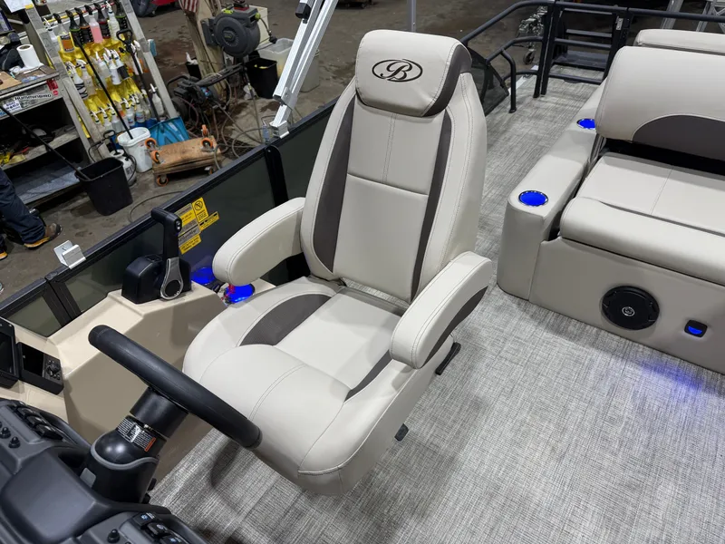 Slide: The Image of Bentley Pontoons Legacy 220 Swingback & Honda 4-Stroke EFI 2026 - 11