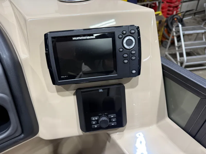 Slide: The Image of Bentley Pontoons Legacy 220 Swingback & Honda 4-Stroke EFI 2026 - 14