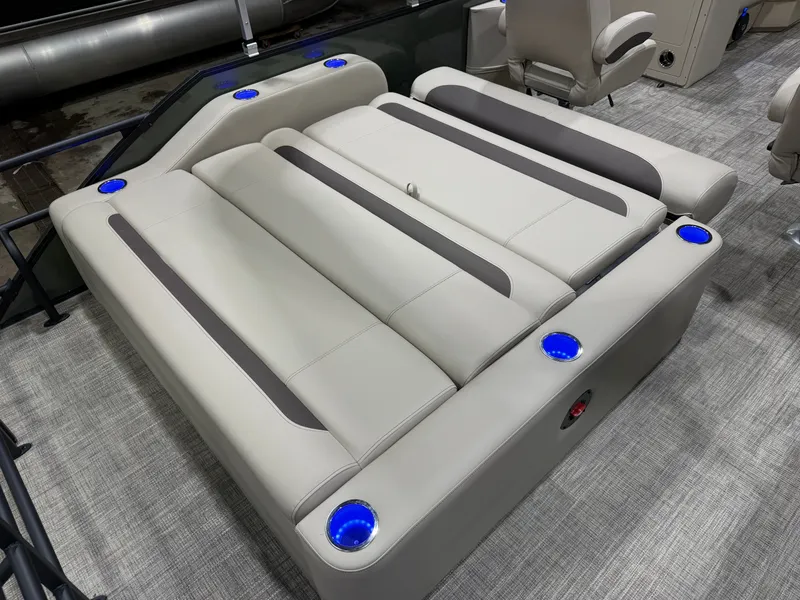 Slide: The Image of Bentley Pontoons Legacy 220 Swingback & Honda 4-Stroke EFI 2026 - 19