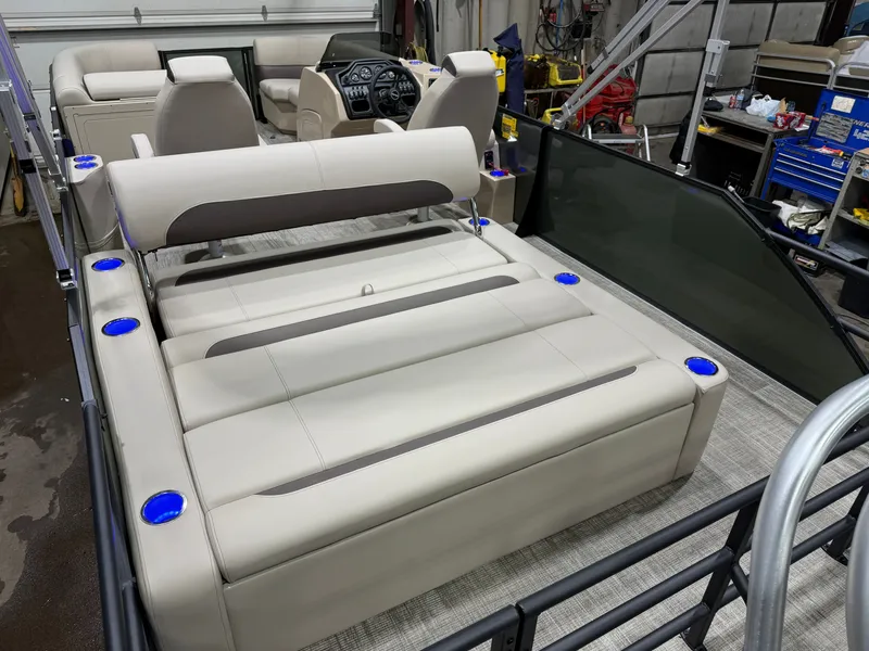 Slide: The Image of Bentley Pontoons Legacy 220 Swingback & Honda 4-Stroke EFI 2026 - 21