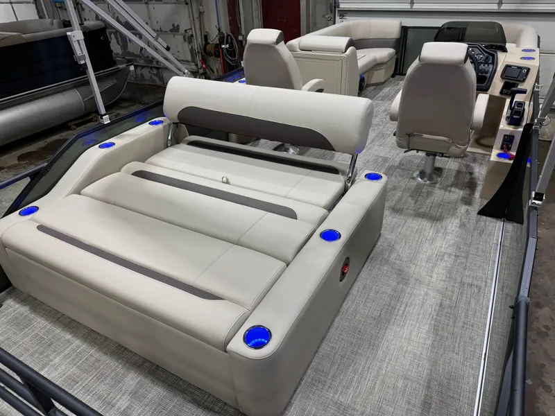 Slide: The Image of Bentley Pontoons Legacy 220 Swingback & Honda 4-Stroke EFI 2026 - 22