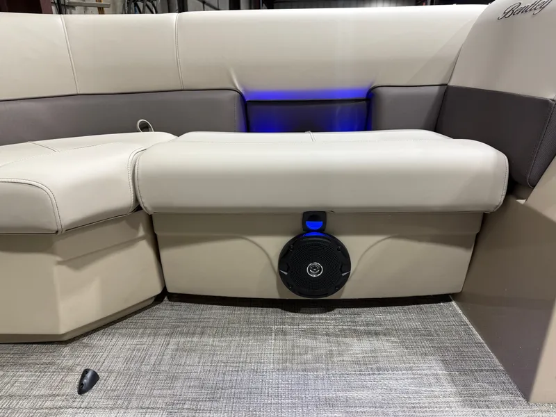 Slide: The Image of Bentley Pontoons Legacy 220 Swingback & Honda 4-Stroke EFI 2026 - 34