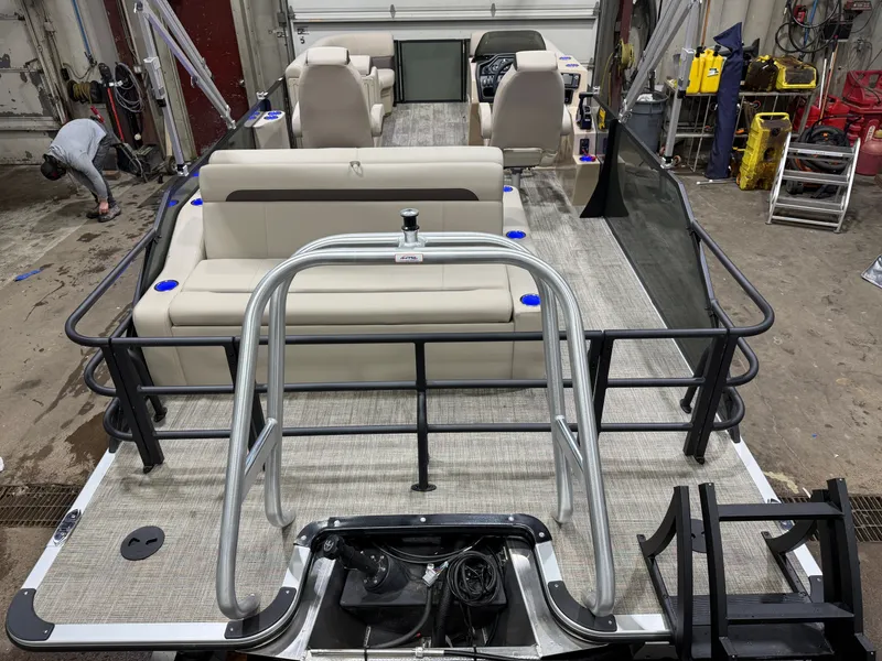 Slide: The Image of Bentley Pontoons Legacy 220 Swingback & Honda 4-Stroke EFI 2026 - 5