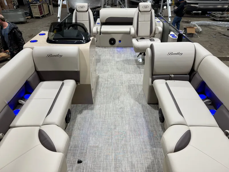 Slide: The Image of Bentley Pontoons Legacy 220 Swingback & Honda 4-Stroke EFI 2026 - 6