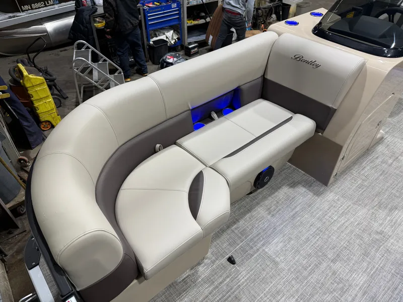 Slide: The Image of Bentley Pontoons Legacy 220 Swingback & Honda 4-Stroke EFI 2026 - 7