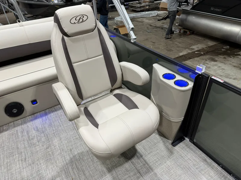Slide: The Image of Bentley Pontoons Legacy 220 Swingback & Honda 4-Stroke EFI 2026 - 9