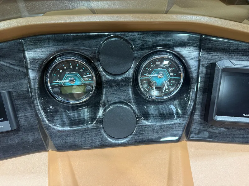 Slide: The Image of Tahoe LTZ 2385 Cruise Rear Bench (CRB) & Honda 4-Stroke EFI 2026 - 13