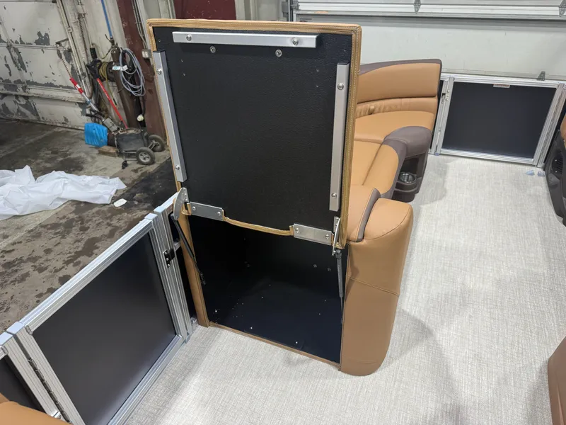 Slide: The Image of Tahoe LTZ 2385 Cruise Rear Bench (CRB) & Honda 4-Stroke EFI 2026 - 26