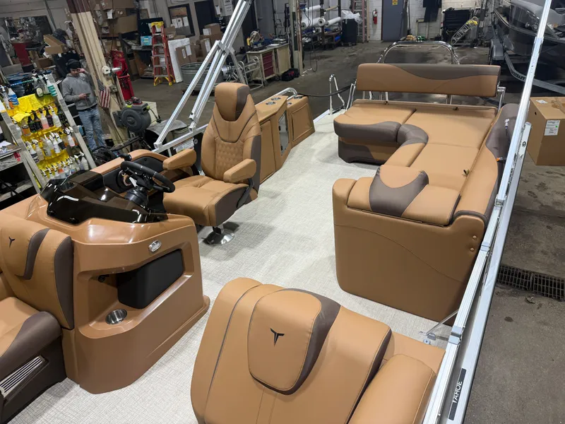 Slide: The Image of Tahoe LTZ 2385 Cruise Rear Bench (CRB) & Honda 4-Stroke EFI 2026 - 3