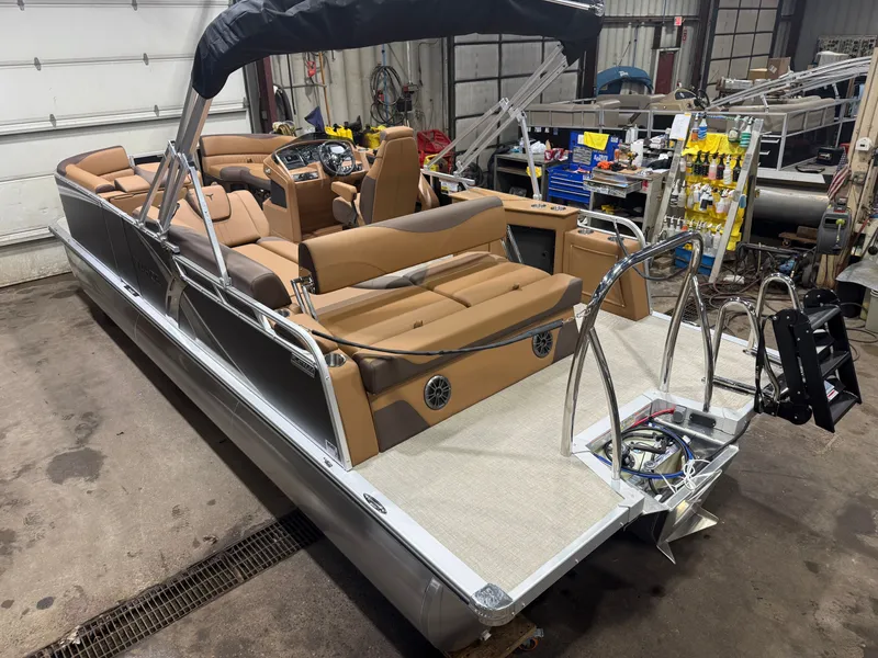 Slide: The Image of Tahoe LTZ 2385 Cruise Rear Bench (CRB) & Honda 4-Stroke EFI 2026 - 48