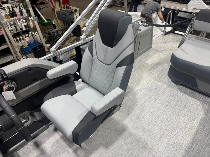 Slide: The Image of Tahoe LTZ 2185 Cruise Rear Bench (CRB) & Honda 4-Stroke EFI 2026 - 10