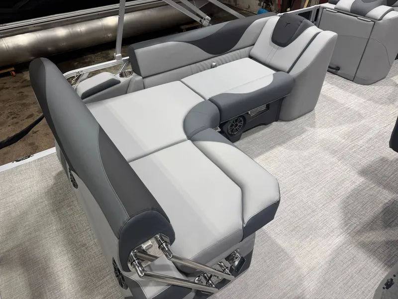 Slide: The Image of Tahoe LTZ 2185 Cruise Rear Bench (CRB) & Honda 4-Stroke EFI 2026 - 17