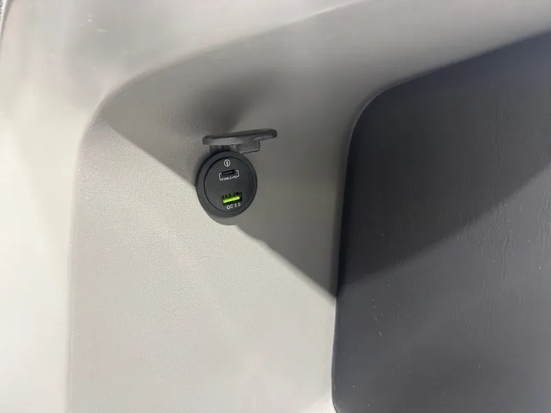 Slide: The Image of Tahoe LTZ 2185 Cruise Rear Bench (CRB) & Honda 4-Stroke EFI 2026 - 29