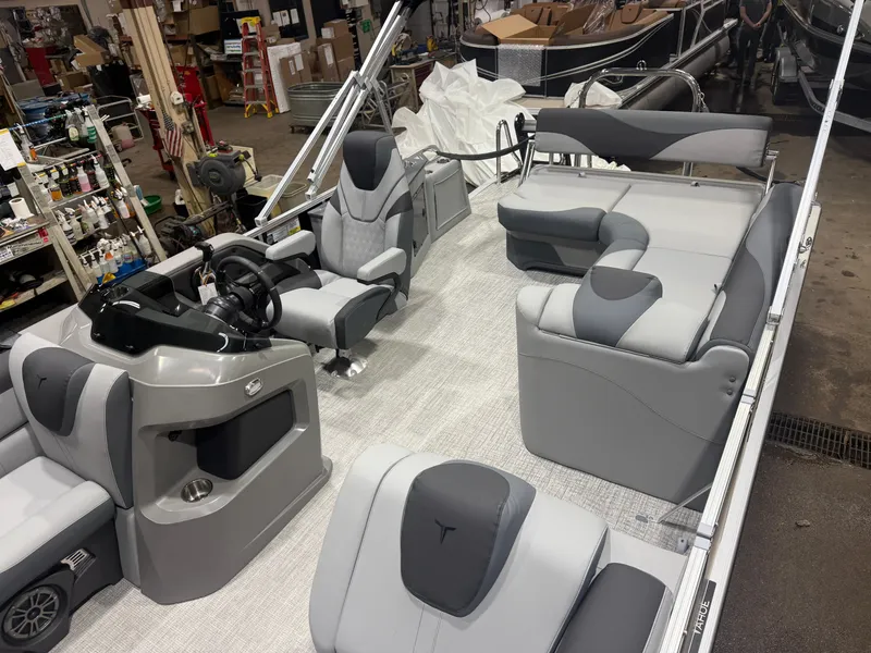Slide: The Image of Tahoe LTZ 2185 Cruise Rear Bench (CRB) & Honda 4-Stroke EFI 2026 - 3