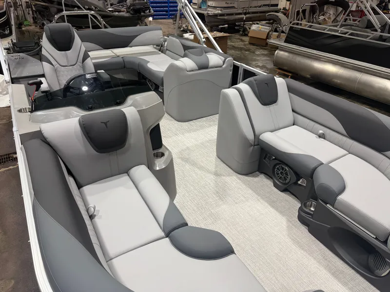 Slide: The Image of Tahoe LTZ 2185 Cruise Rear Bench (CRB) & Honda 4-Stroke EFI 2026 - 31