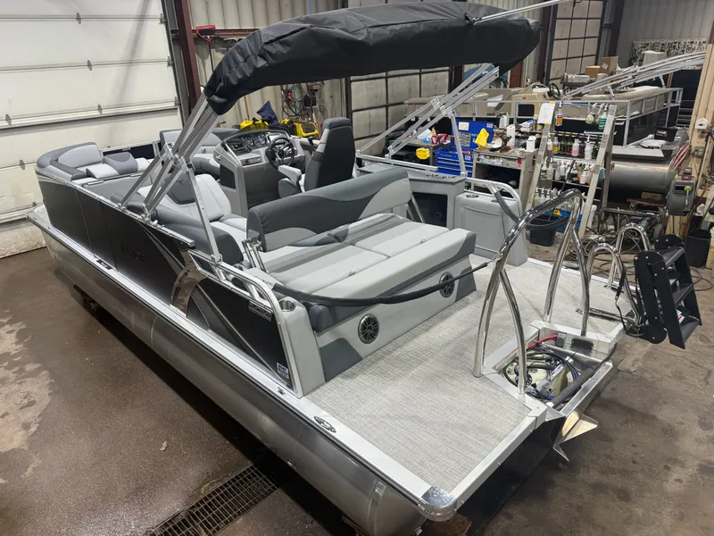 Slide: The Image of Tahoe LTZ 2185 Cruise Rear Bench (CRB) & Honda 4-Stroke EFI 2026 - 47