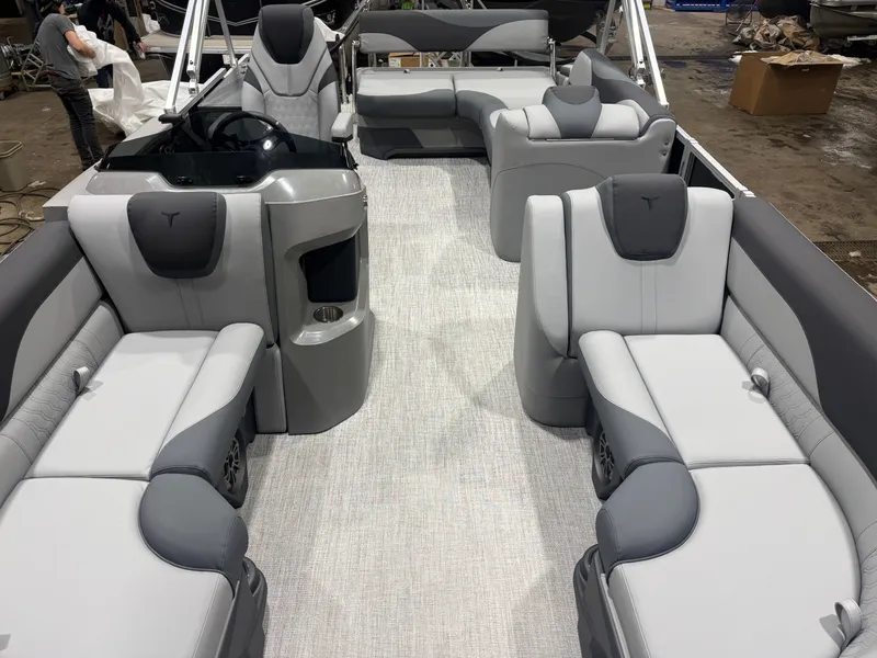 Slide: The Image of Tahoe LTZ 2185 Cruise Rear Bench (CRB) & Honda 4-Stroke EFI 2026 - 6