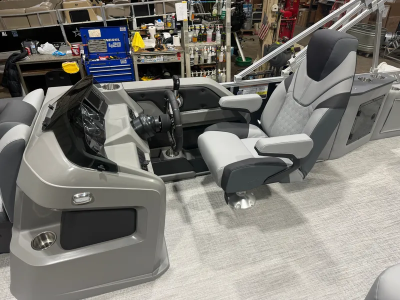 Slide: The Image of Tahoe LTZ 2185 Cruise Rear Bench (CRB) & Honda 4-Stroke EFI 2026 - 9