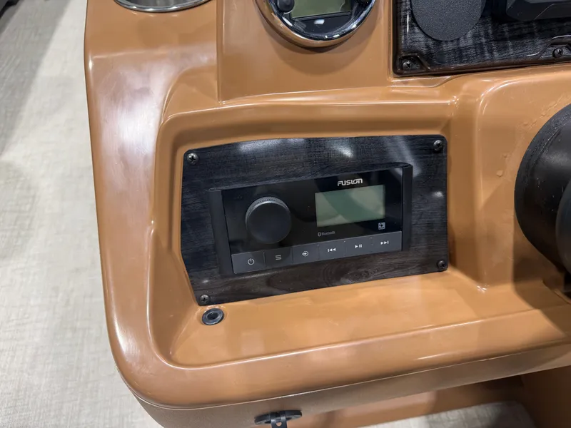 Slide: The Image of Tahoe Sport 1985 Cruise Rear Bench (CRB) & Honda 4-Stroke EFI 2026 - 12