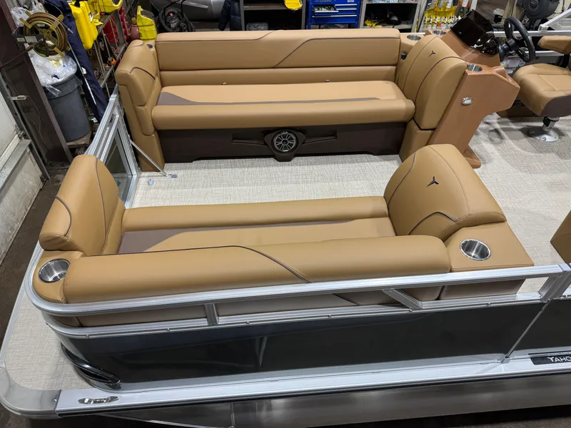 Slide: The Image of Tahoe Sport 1985 Cruise Rear Bench (CRB) & Honda 4-Stroke EFI 2026 - 2