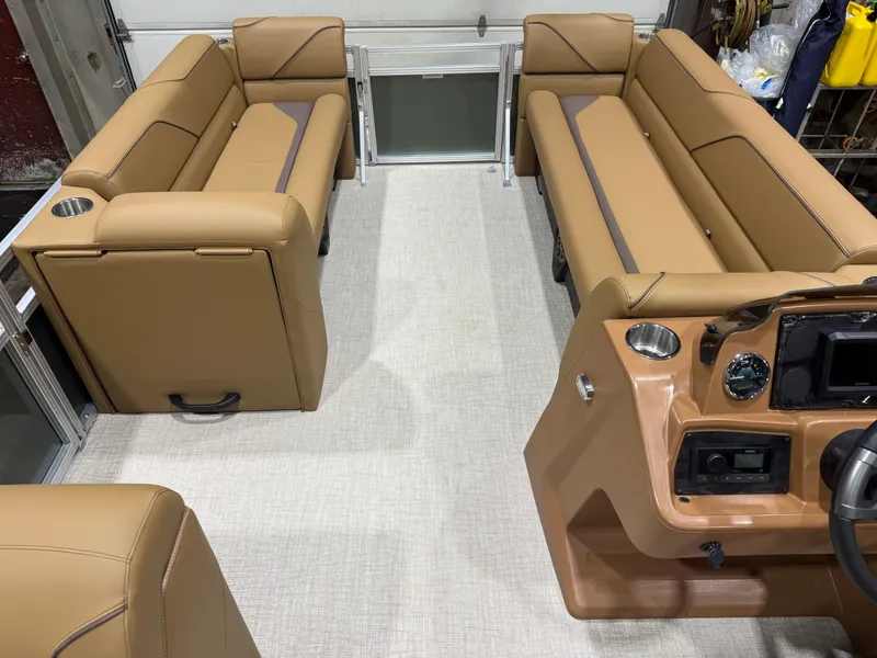 Slide: The Image of Tahoe Sport 1985 Cruise Rear Bench (CRB) & Honda 4-Stroke EFI 2026 - 26