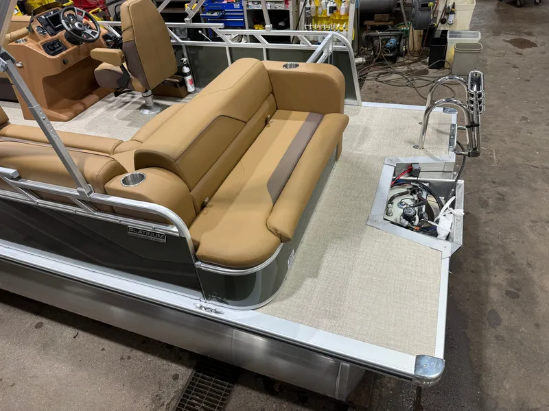 Slide: The Image of Tahoe Sport 1985 Cruise Rear Bench (CRB) & Honda 4-Stroke EFI 2026 - 4