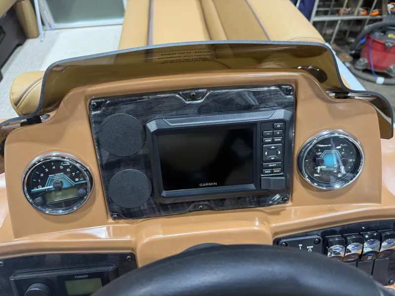 Slide: The Image of Tahoe Sport CRB 2180 Cruise Rear Bench & 4-Stroke 2026 - 13