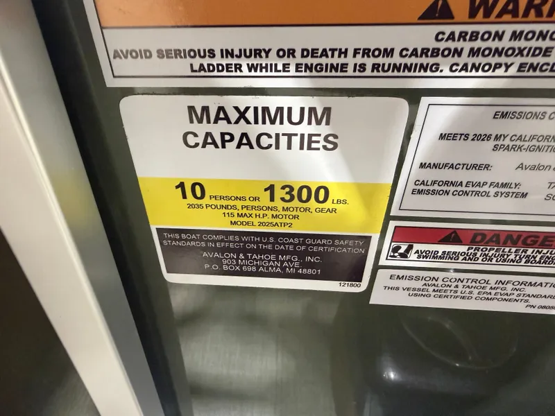 Slide: The Image of Tahoe Sport CRB 2180 Cruise Rear Bench & 4-Stroke 2026 - 15