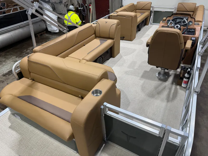 Slide: The Image of Tahoe Sport CRB 2180 Cruise Rear Bench & 4-Stroke 2026 - 20
