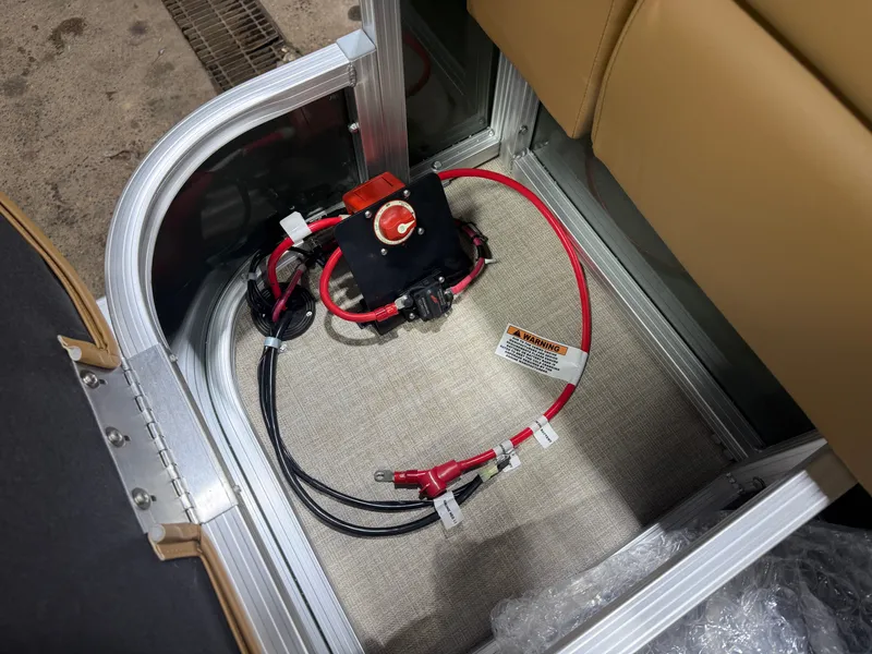 Slide: The Image of Tahoe Sport CRB 2180 Cruise Rear Bench & 4-Stroke 2026 - 21