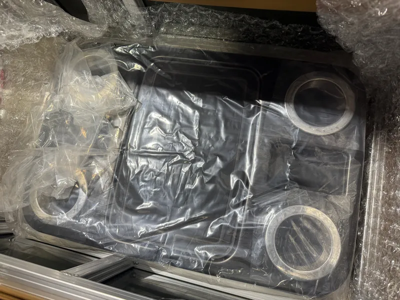 Slide: The Image of Tahoe Sport CRB 2180 Cruise Rear Bench & 4-Stroke 2026 - 22