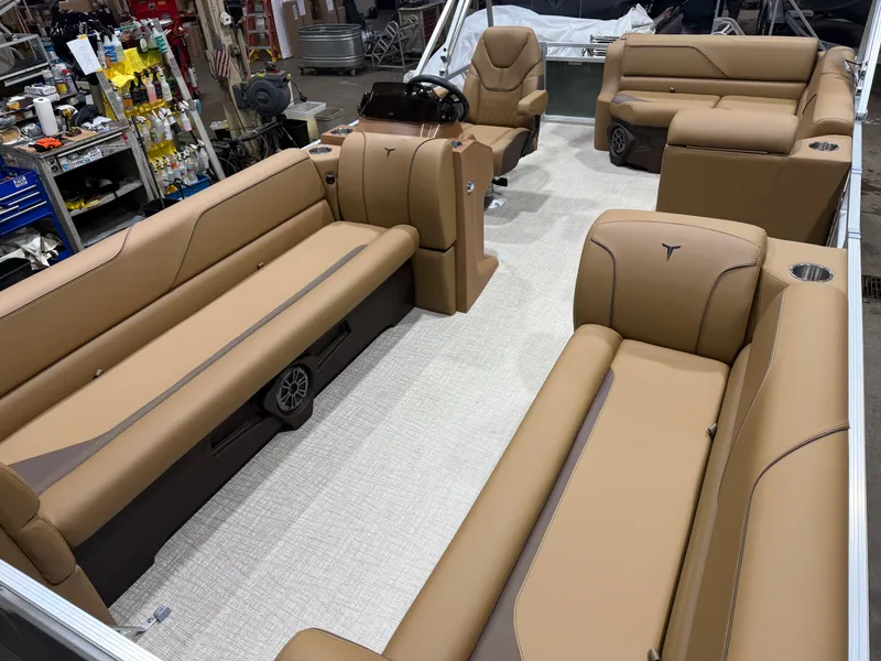 Slide: The Image of Tahoe Sport CRB 2180 Cruise Rear Bench & 4-Stroke 2026 - 28