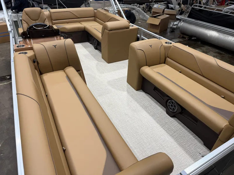 Slide: The Image of Tahoe Sport CRB 2180 Cruise Rear Bench & 4-Stroke 2026 - 29