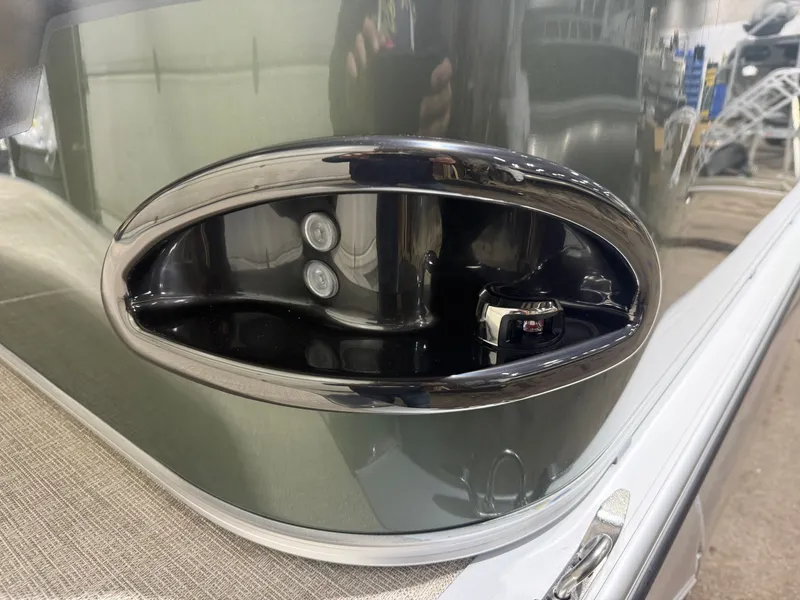 Slide: The Image of Tahoe Sport CRB 2180 Cruise Rear Bench & 4-Stroke 2026 - 37