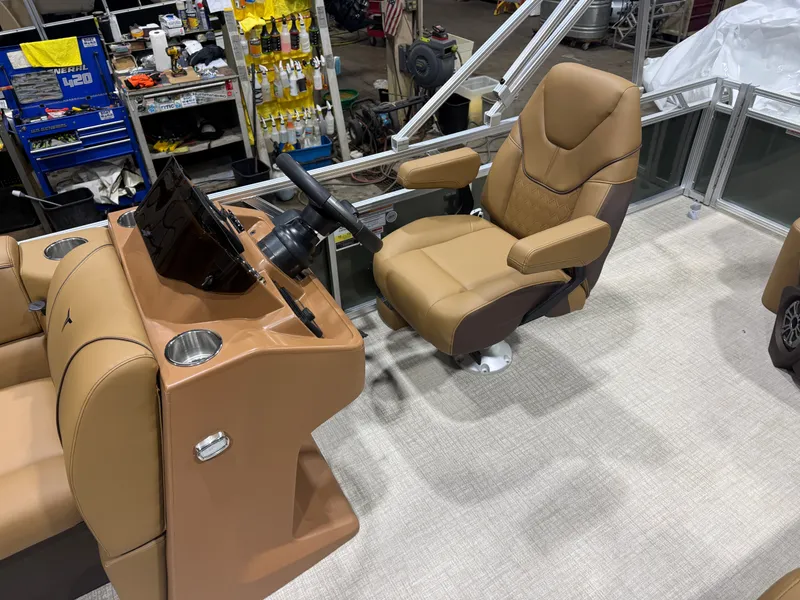 Slide: The Image of Tahoe Sport CRB 2180 Cruise Rear Bench & 4-Stroke 2026 - 9