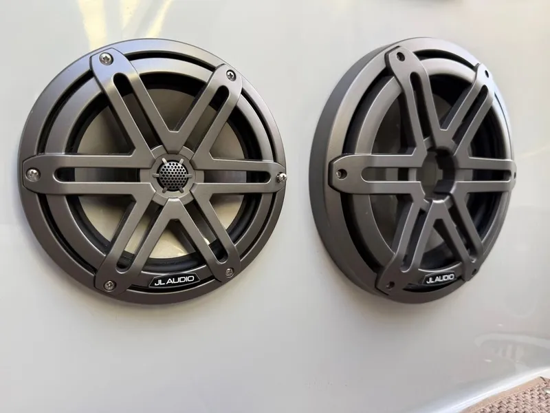 Slide: The Image of JL SPEAKER AND SUB WOOFER - 40