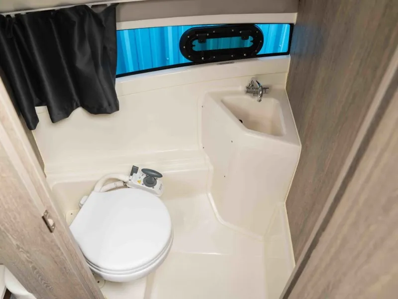 Slide: The Image of Bayliner T25 EXPLORER 2026 - 17