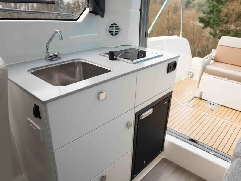 Slide: The Image of Bayliner Trophy T25 Explorer 2026 - 11