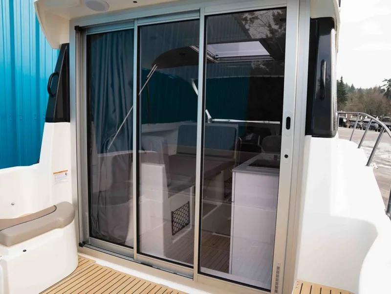 Slide: The Image of Bayliner Trophy T25 Explorer 2026 - 4