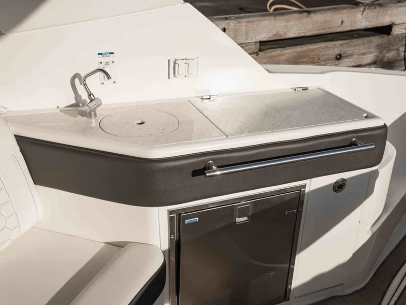 Slide: The Image of Sea Ray Sundancer 320 2019 - 13