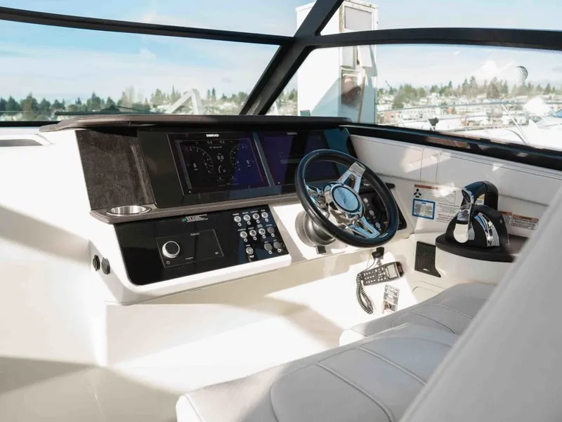 Slide: The Image of Sea Ray Sundancer 320 2019 - 15