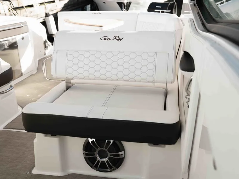 Slide: The Image of Sea Ray Sundancer 320 2019 - 21