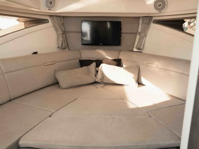 Slide: The Image of Sea Ray Sundancer 320 2019 - 25