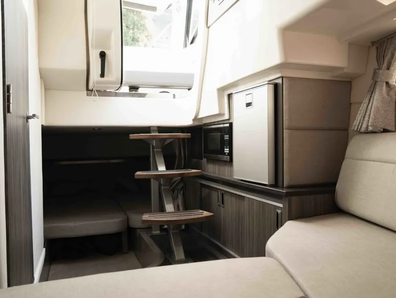 Slide: The Image of Sea Ray Sundancer 320 2019 - 27