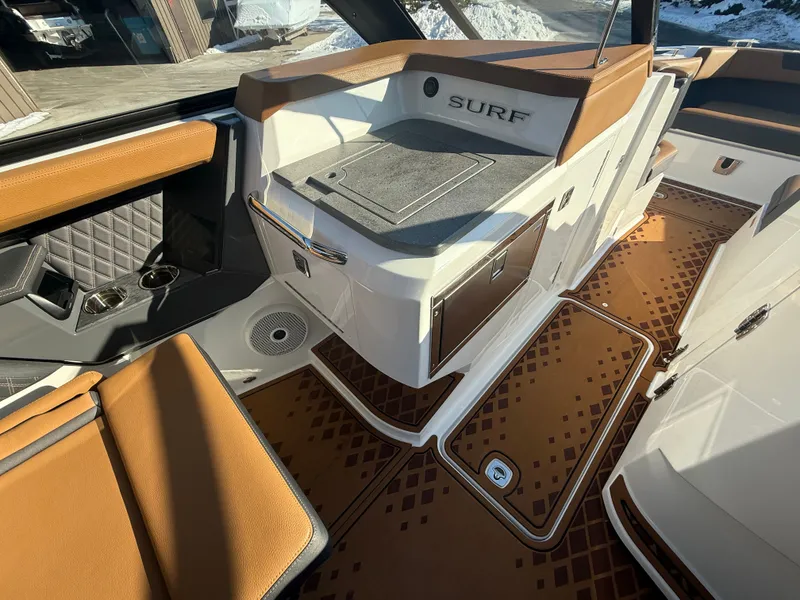 Slide: The Image of Cobalt R31 Surf 2026 - 661