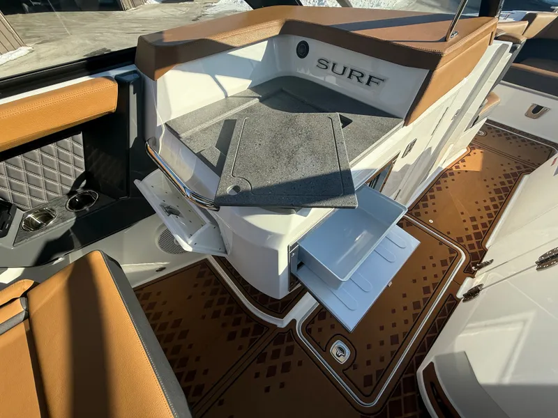 Slide: The Image of Cobalt R31 Surf 2026 - 750