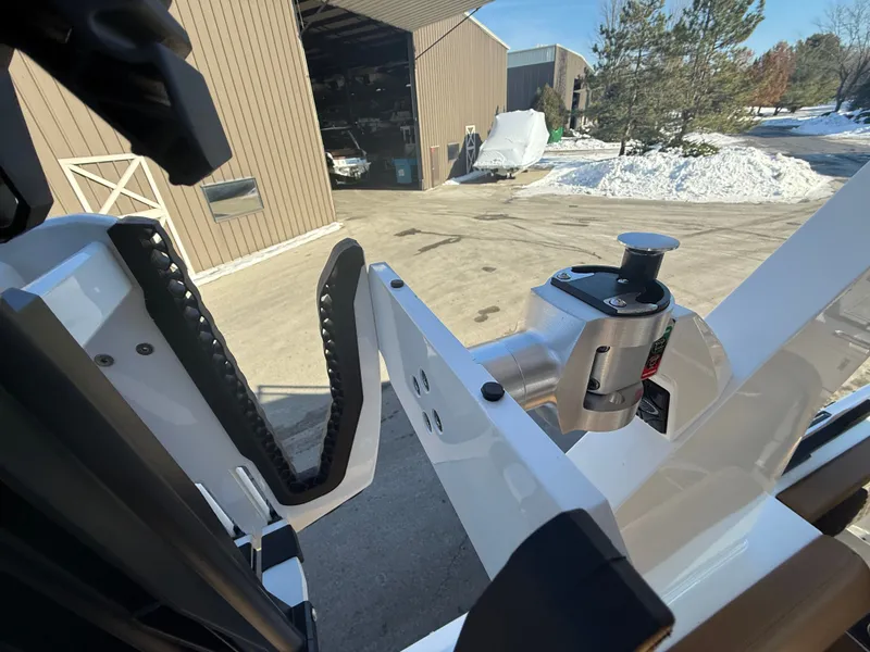 Slide: The Image of Cobalt R31 Surf 2026 - 768